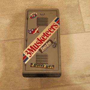 3 Muskateers Locker Tin 1989